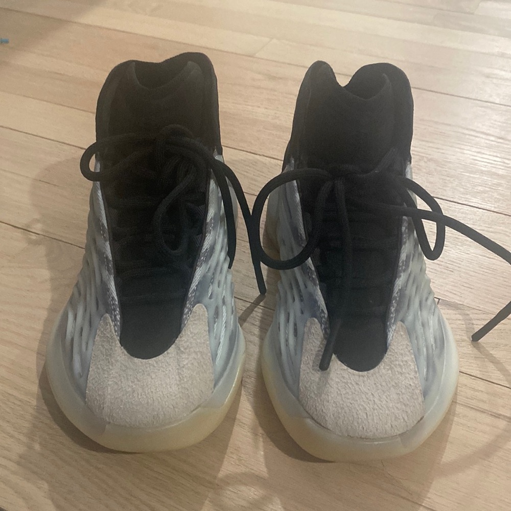 Yeezy Athletic Shoes Black and Gray